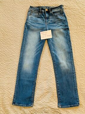 American Eagle Outfitters Women's Light-Medium Blue Straight Leg Jeans